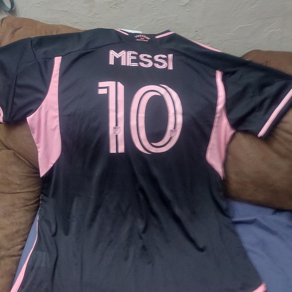 Adidas Messi Soccor Jersey. - Picture 8 of 8